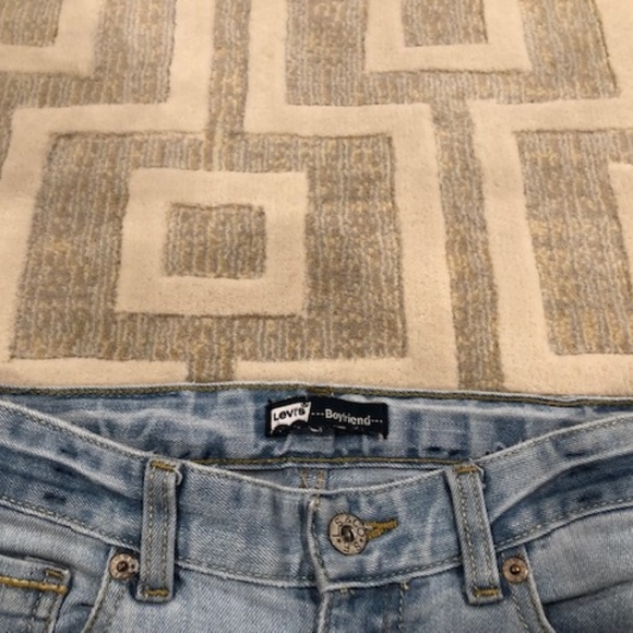 Levi's Girls Boyfriend Light Wash Jeans - Picture 5 of 5